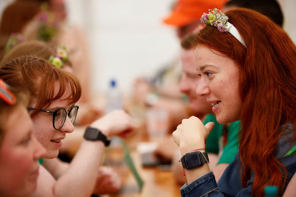 مهرجان سنوي فريد لذوي الشعر الأحمر في هولندا بمشاركة الآلاف (صور)